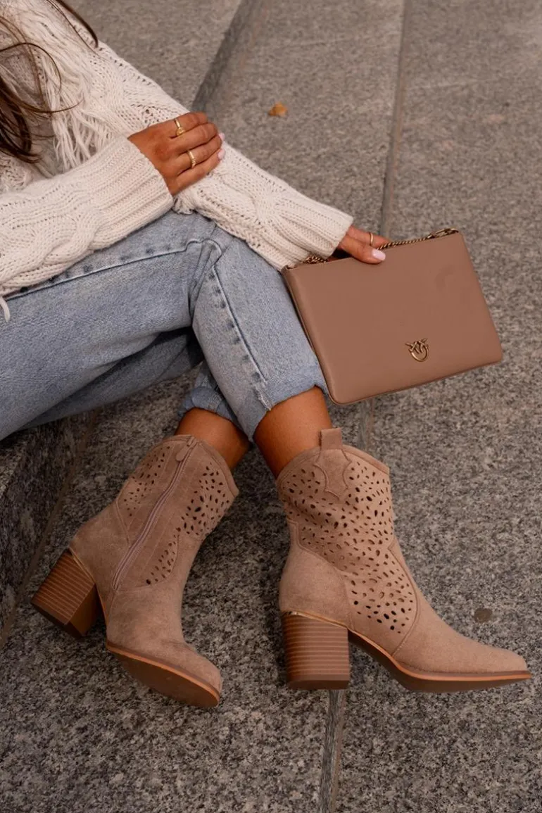 Ażurowe Botki Na Słupku Z Eko Zamszu Zapinane Na Zamek Ciemnobeżowe Sevana