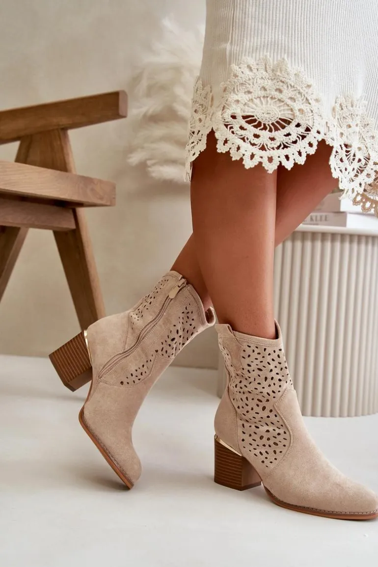 Ażurowe Botki Na Słupku Z Eko Zamszu Zapinane Na Zamek Beżowe Sevana