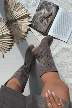 Ażurowe Kozaki Damskie Na Klocku Przed Kolano Ciemnobeżowe Fioris