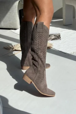 Ażurowe Kozaki Damskie Na Klocku Przed Kolano Ciemnobeżowe Fioris
