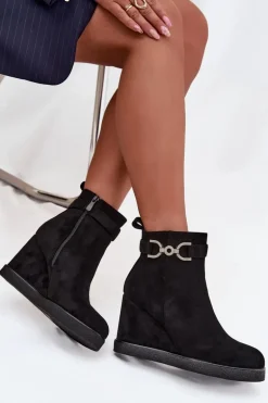 Botki Damskie Na Koturnie Z Ozdobnym Detalem Czarne Marivana