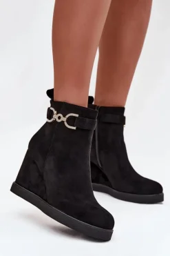 Botki Damskie Na Koturnie Z Ozdobnym Detalem Czarne Marivana