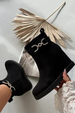 Botki Damskie Na Koturnie Z Ozdobnym Detalem Czarne Marivana