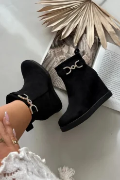 Botki Damskie Na Koturnie Z Ozdobnym Detalem Czarne Marivana