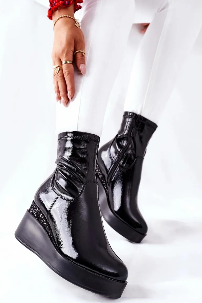 Botki Damskie Na Koturnie Lakierowane Czarne Therapie