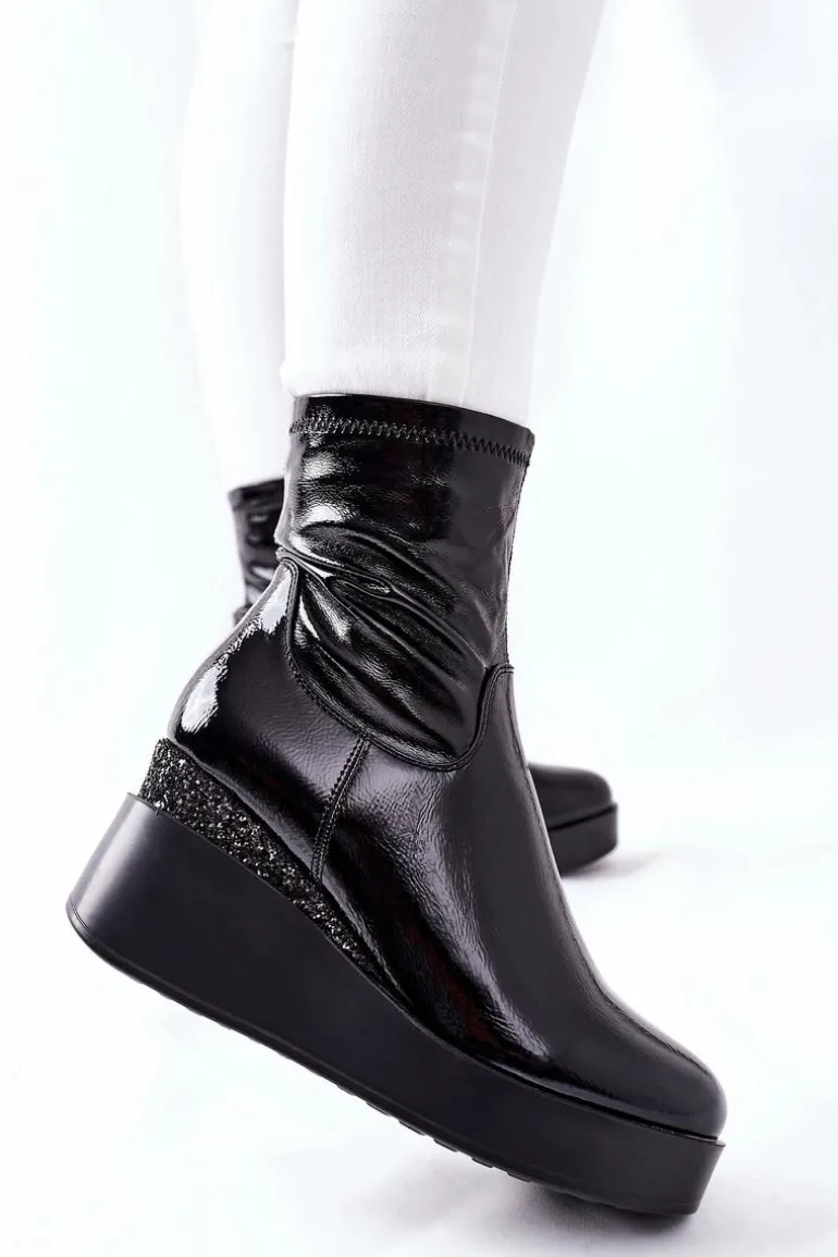 Botki Damskie Na Koturnie Lakierowane Czarne Therapie