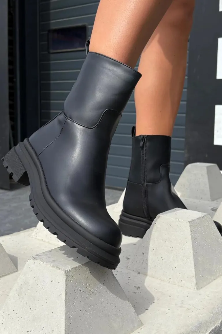 Botki Damskie Na Platformie I Płaskim Obcasie Czarne Levira