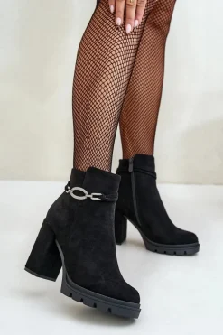 Botki Damskie Na Słupku Eko Zamszowe Z Ozdobnym Paskiem Czarne Maivone