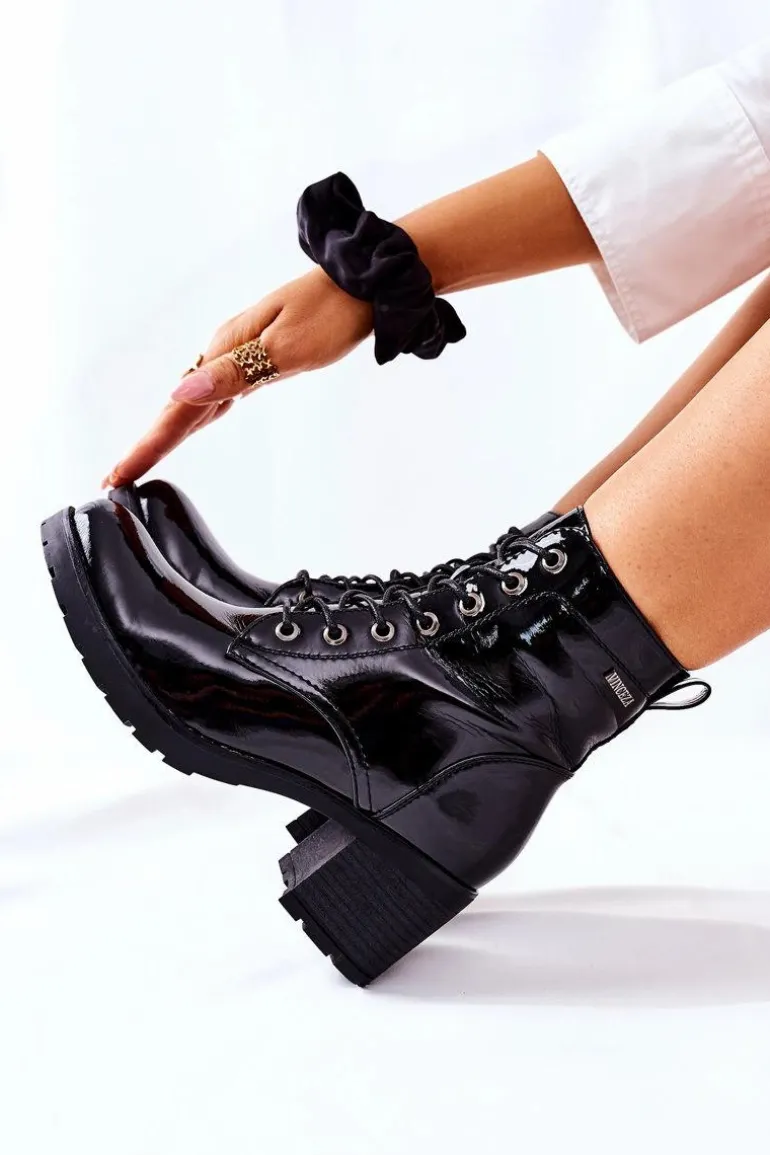 Botki Damskie Na Słupku Ocieplane Lakierowane Czarne Dunaff