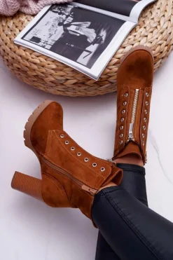 Botki Damskie Na Słupku Ozdobny Suwak Zamsz Camel Imagine