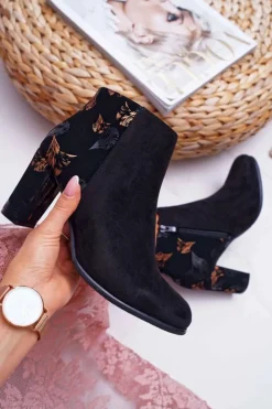 Botki Damskie Na Słupku Sergio Leone W Złote Kwiaty Folk Czarne Eros2