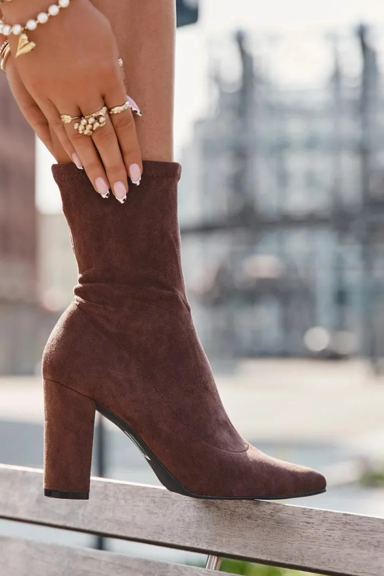 Botki Damskie Na Słupku Z Przeszyciami Brązowe Rosivelle