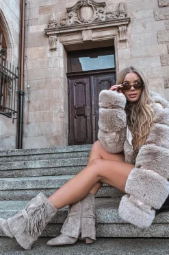 Botki Damskie Na Słupku Z Frędzlami I Złotymi Klamrami Beżowe Evelisse