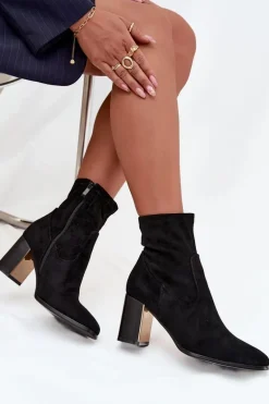 Botki Damskie Na Słupku Ze Złotym Elementem Ocieplane Czarne Amelisse