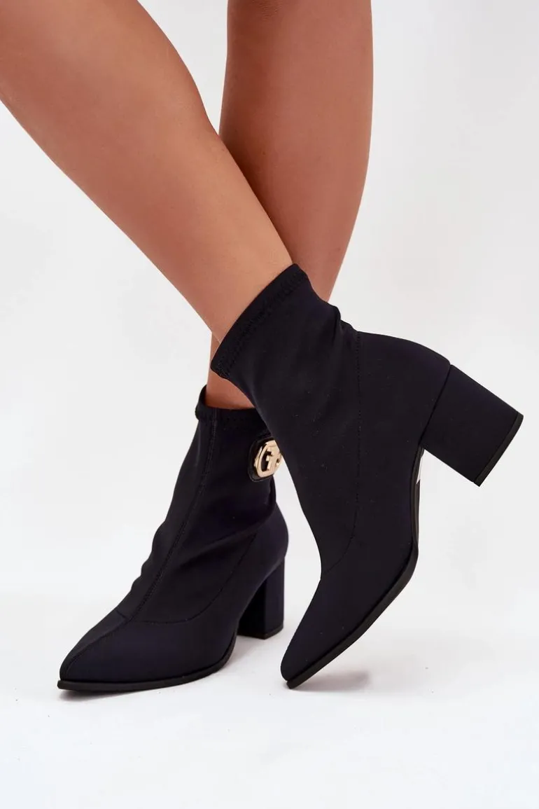 Botki Damskie Na Słupku Ze Złotym Detalem Zazoo 3128 Czarne