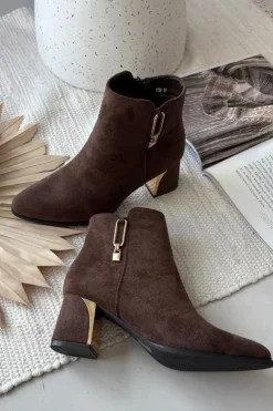 Botki Damskie Na Słupku Ze Złotymi Detalami Brązowe Kalivra