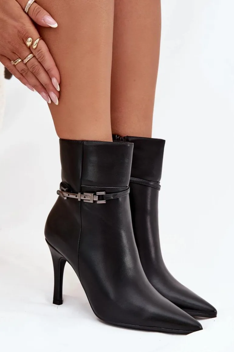 Botki Damskie Na Szpilce Z Paskiem I Srebrnym Elementem Ocieplane Czarne Bellisse