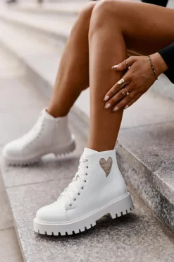 Botki Damskie Na Zamek Z Ozdobnym Sercem Białe Obeena