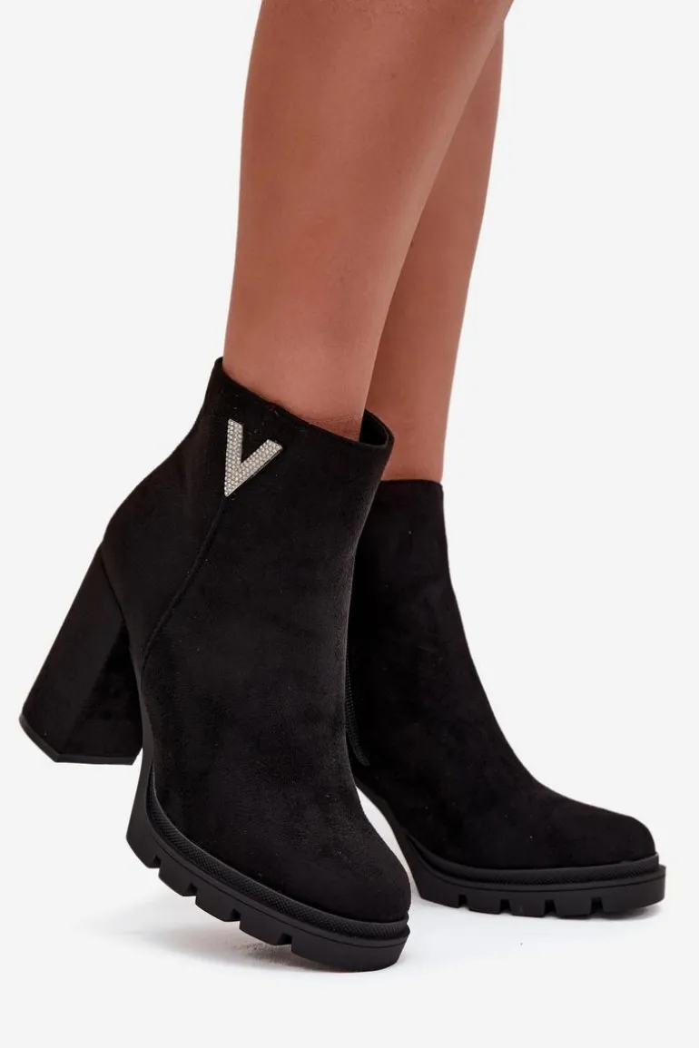 Botki Damskie Ocieplane Na Słupku Z Ozdobnym Detalem Czarne Briella