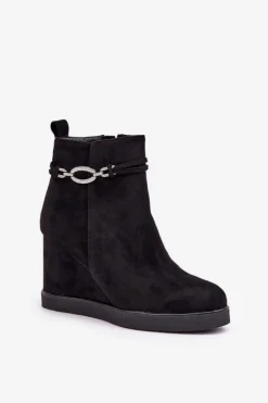 Botki Na Koturnie Z Ozdobnym Paskiem Czarne Kaiviana