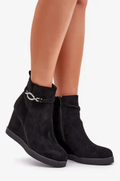 Botki Na Koturnie Z Ozdobnym Paskiem Czarne Kaiviana