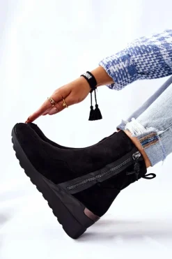 Botki Na Koturnie Zamszowe Czarne Athelaine