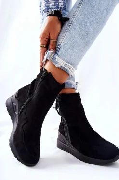 Botki Na Koturnie Zamszowe Czarne Athelaine