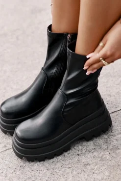 Botki Na Masywnej Platformie Czarne Florinara