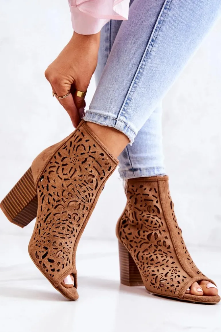 Botki Na Słupku Ażurowe Camel Brittany