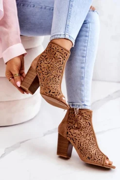 Botki Na Słupku Ażurowe Camel Brittany