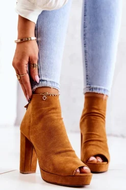 Botki Na Słupku Odkryte Palce Camel Adore