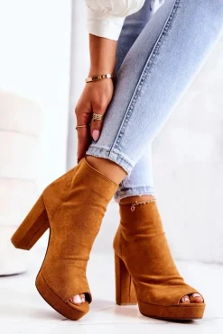 Botki Na Słupku Odkryte Palce Camel Adore