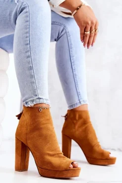 Botki Na Słupku Odkryte Palce Camel Adore