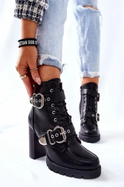 Botki Na Słupku Z Klamrą Czarne Flaris