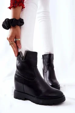 Botki Na Ukrytym Koturnie Z Emblematem Czarne Tivera