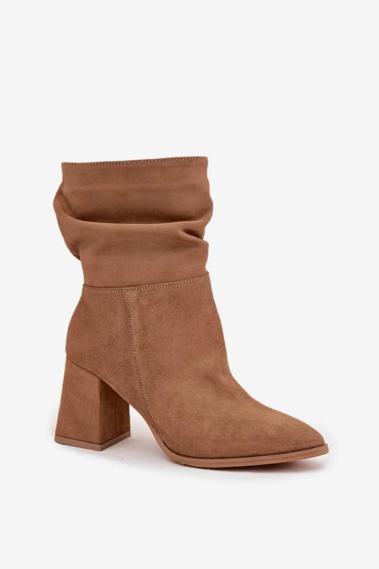 Botki Z Naturalnego Zamszu Ocieplane Na Słupku Z Marszczeniem Zazoo 4216 Beżowe