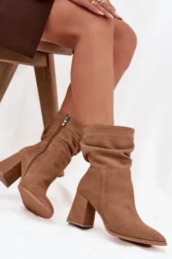 Botki Z Naturalnego Zamszu Ocieplane Na Słupku Z Marszczeniem Zazoo 4216 Beżowe