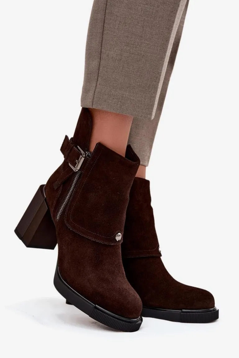 Botki Z Naturalnego Zamszu Na Słupku Z Klamrą Vinceza 91152 Czekoladowe