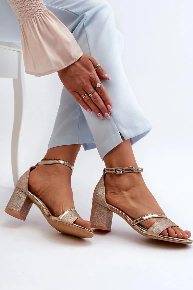 Brokatowe Sandały Damskie Na Niskim Słupku Złote Ploemis