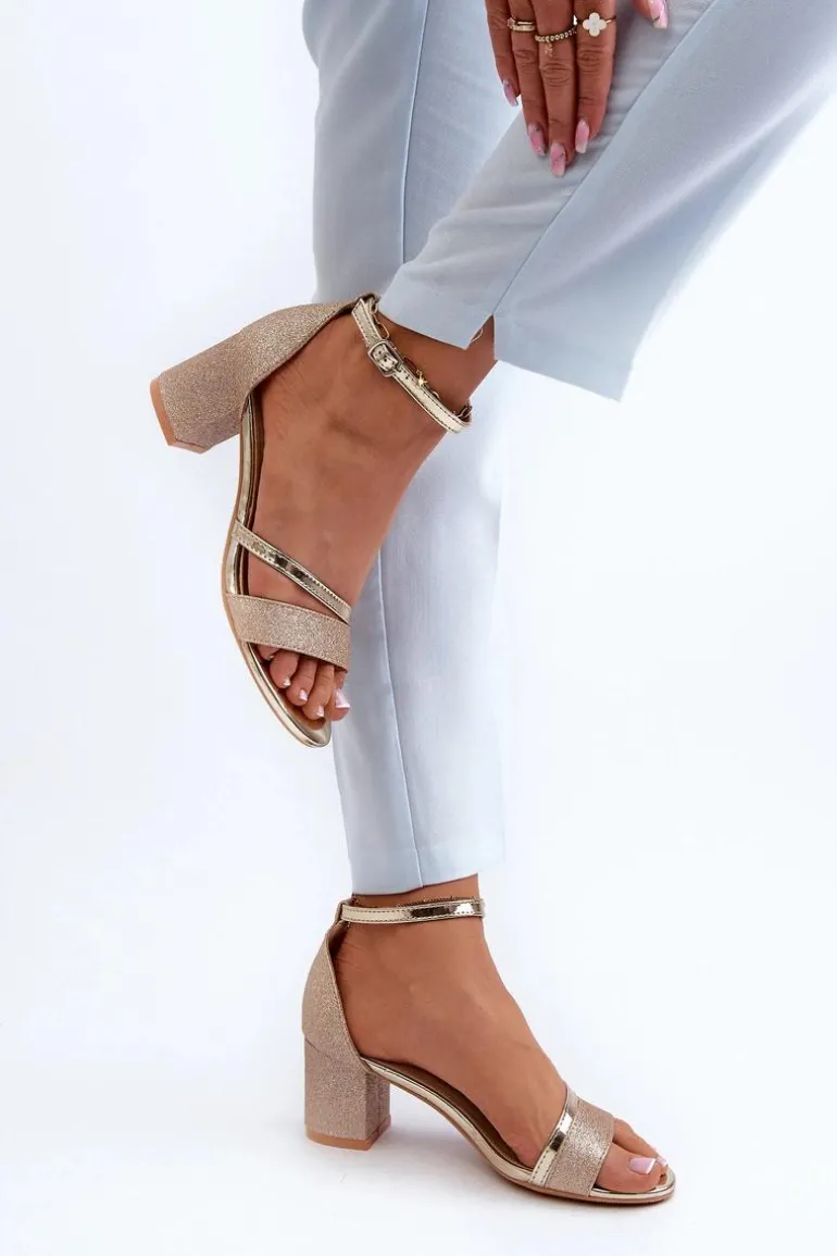 Brokatowe Sandały Damskie Na Niskim Słupku Złote Ploemis