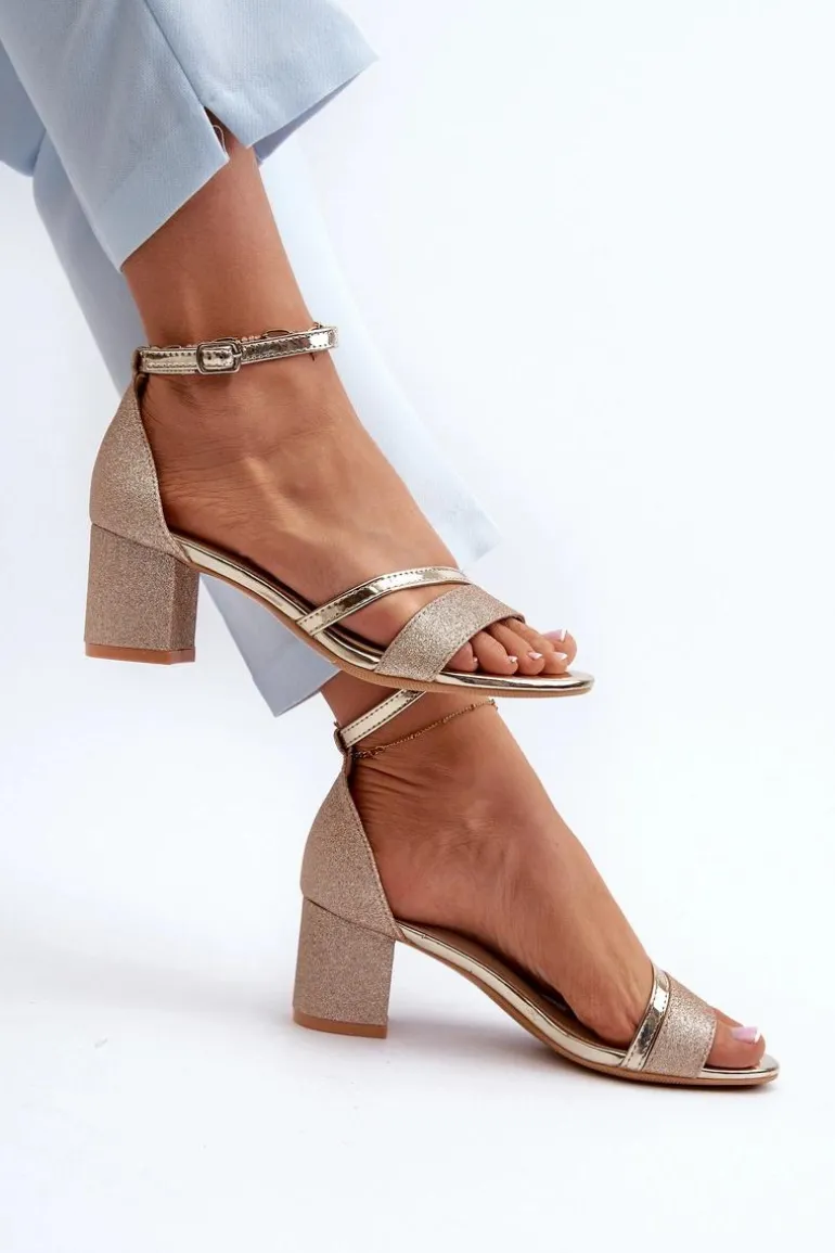 Brokatowe Sandały Damskie Na Niskim Słupku Złote Ploemis