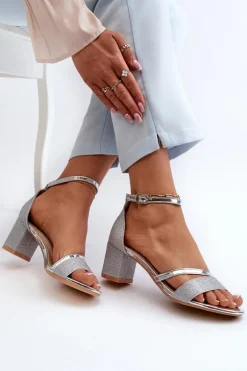 Brokatowe Sandały Damskie Na Niskim Słupku Srebrne Ploemis