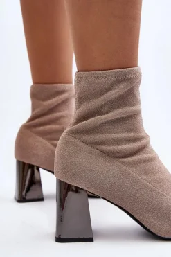 Błyszczące Botki Na Słupku Beżowe Sognota