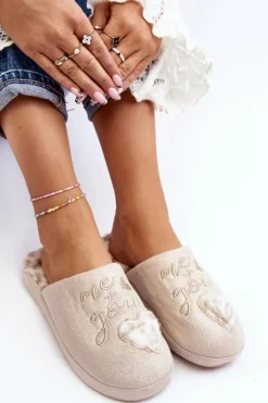 Błyszczące Kapcie Damskie Beżowe Geraja