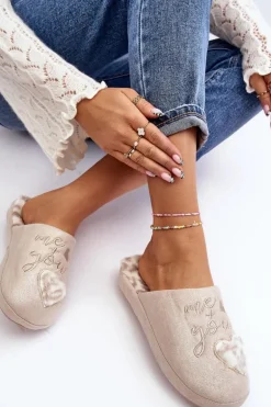 Błyszczące Kapcie Damskie Beżowe Geraja