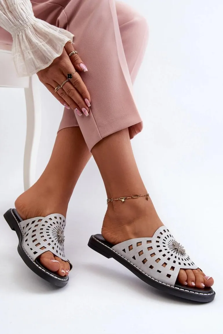 Błyszczące Klapki Damskie Na Płaskim Obcasie Z Ozdobą Srebrne Ebirena
