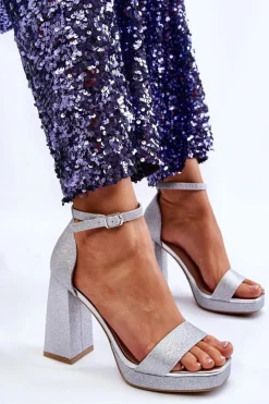 Błyszczące Sandałki Na Masywnym Obcasie Srebrne Calmi