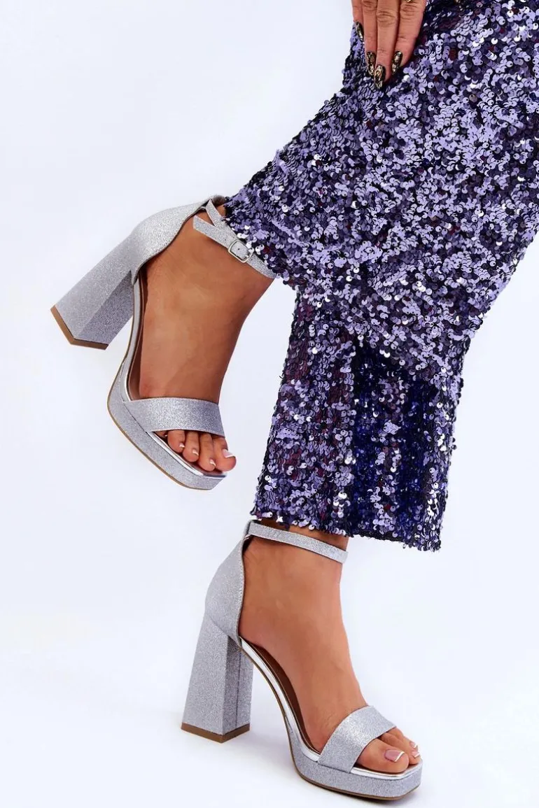 Błyszczące Sandałki Na Masywnym Obcasie Srebrne Calmi