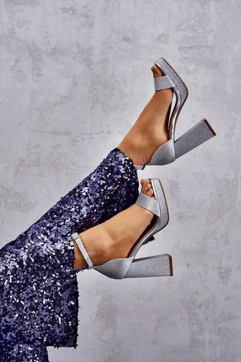 Błyszczące Sandałki Na Masywnym Obcasie Srebrne Calmi