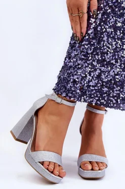 Błyszczące Sandałki Na Masywnym Obcasie Srebrne Calmi